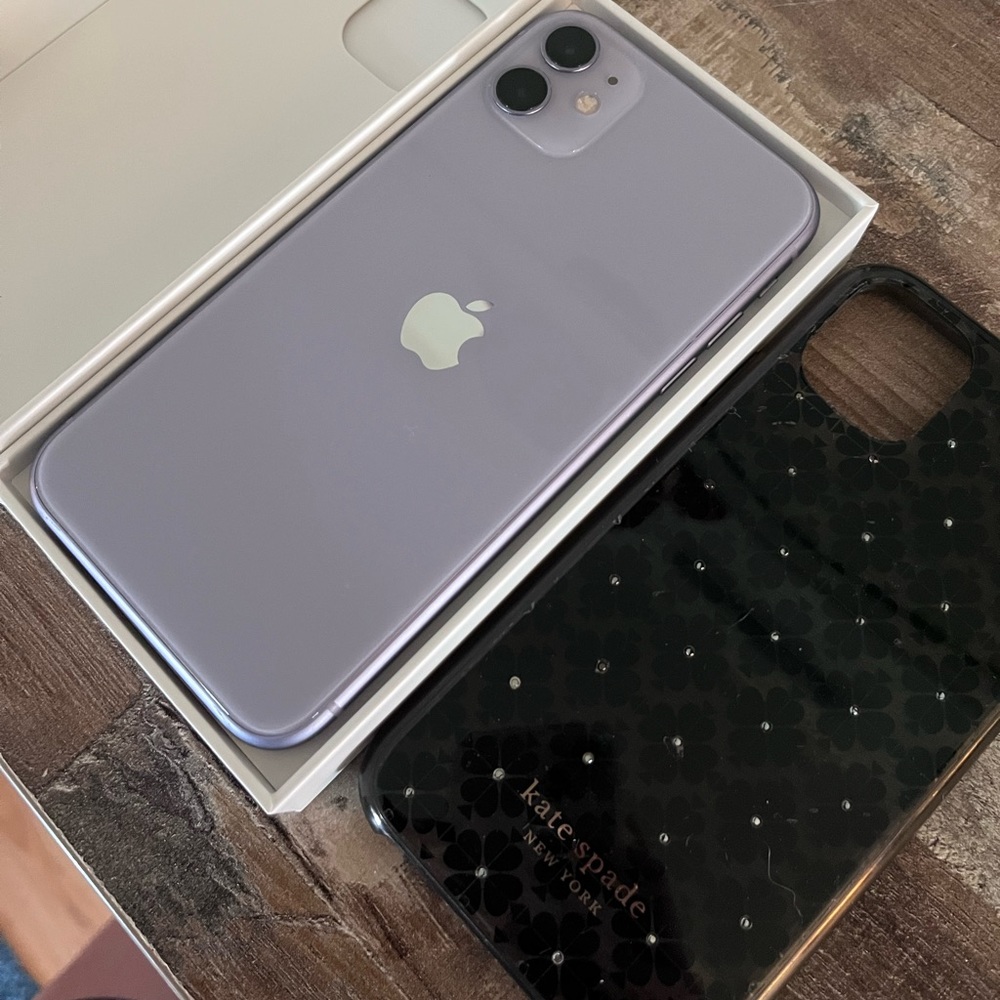 Apple IPhone 11 Purple UNLOCKED MINT